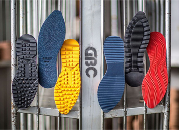 خمیر رنگ پلی یورتان در زیر کفش