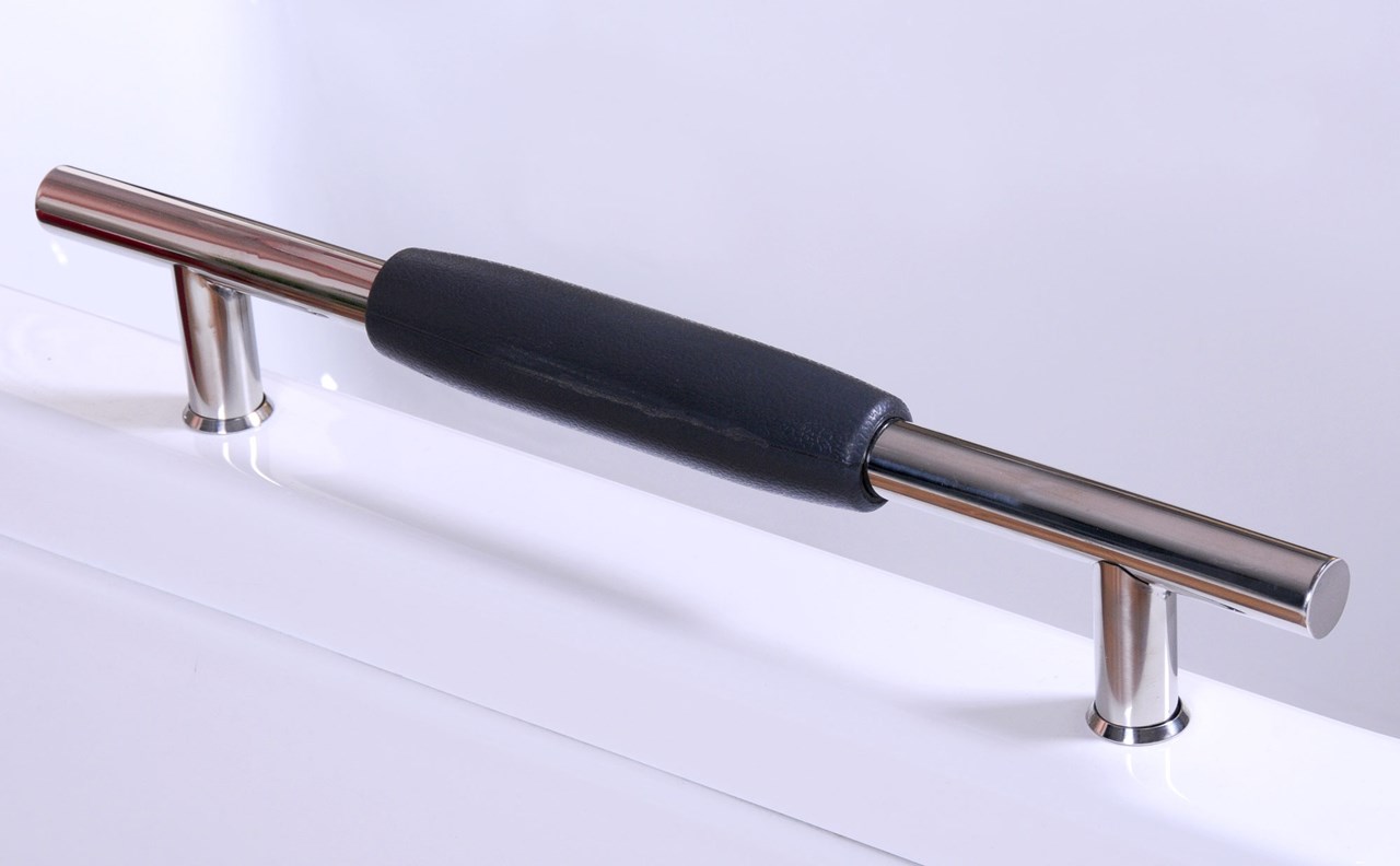 فوم اینتگرال در دستگیره‌ وان جکوزی